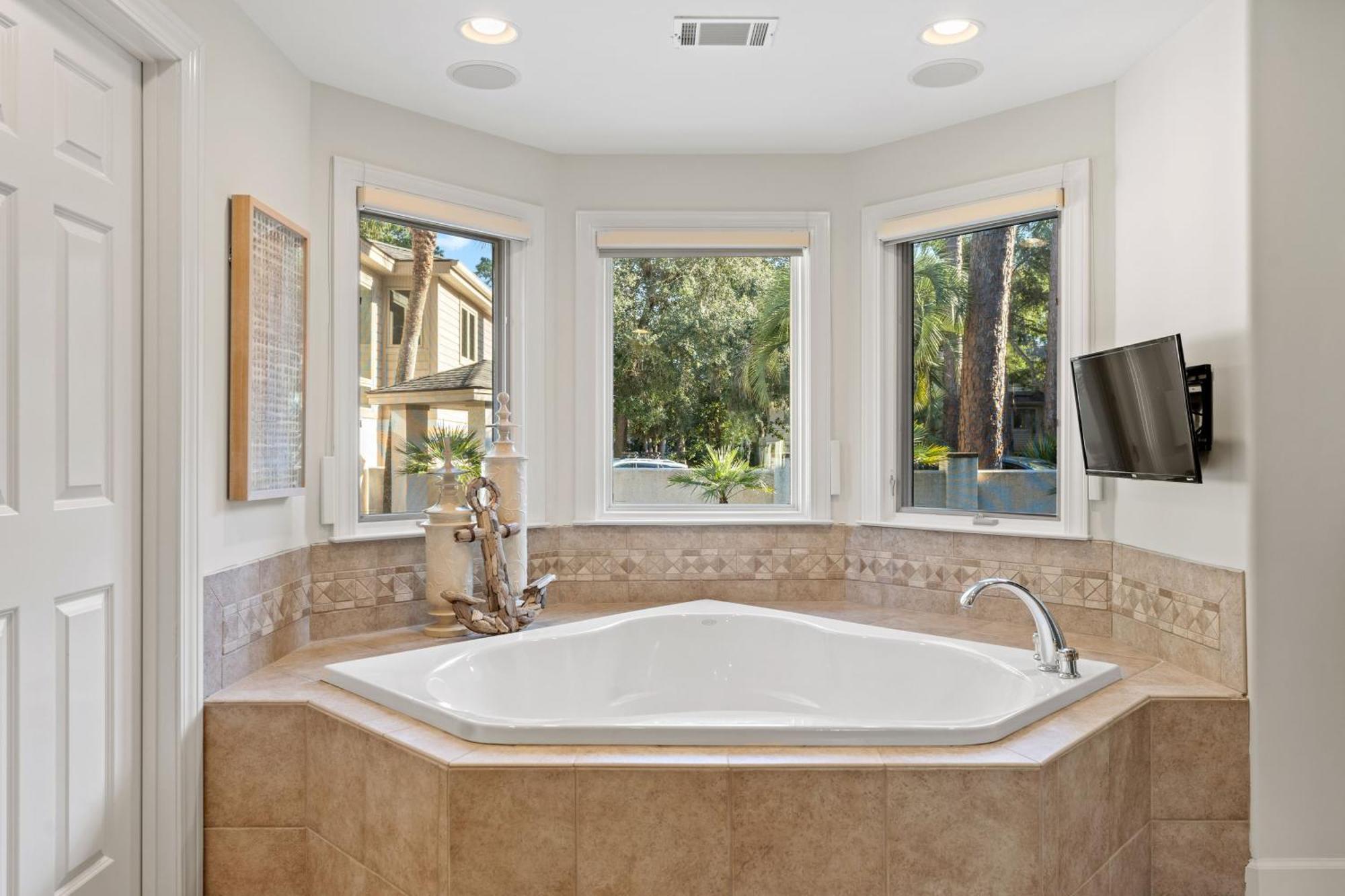 New Listing - 3rd Row - Pool - - Golf Course - Lagoon - 8 Lagoon Rd
