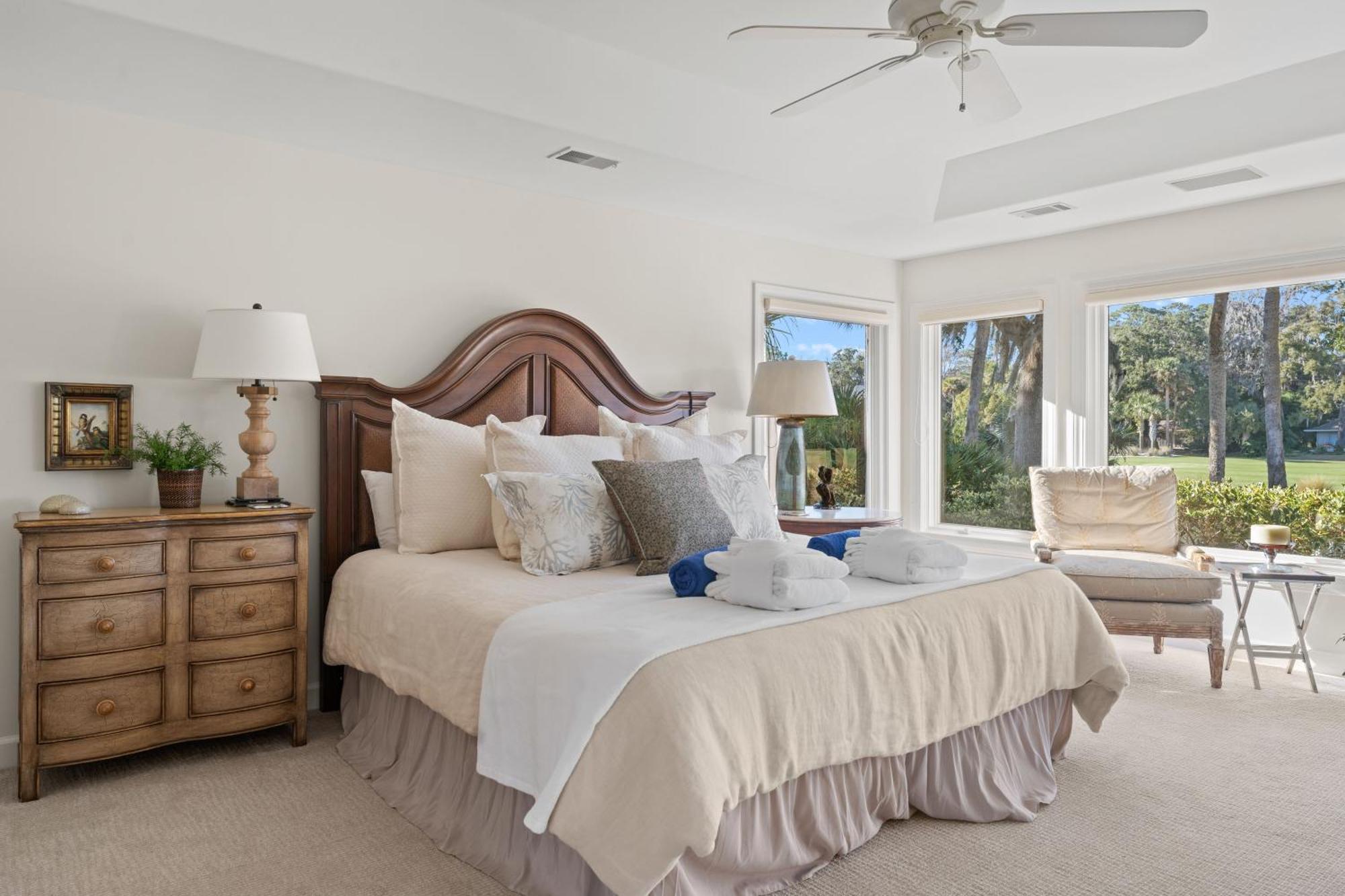Holiday home New Listing - 3rd Row - Pool - - Golf Course - Lagoon - 8 Lagoon Rd *