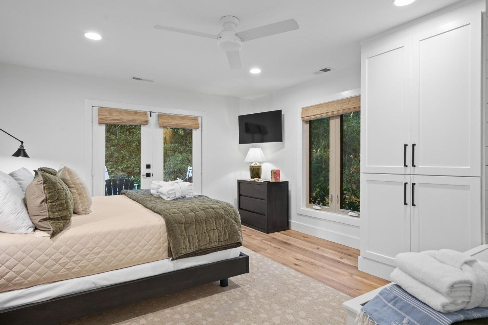 Holiday home New Listing - Upscale Coastal Ranch - Private Pool & - 13 Planters Wood Ct