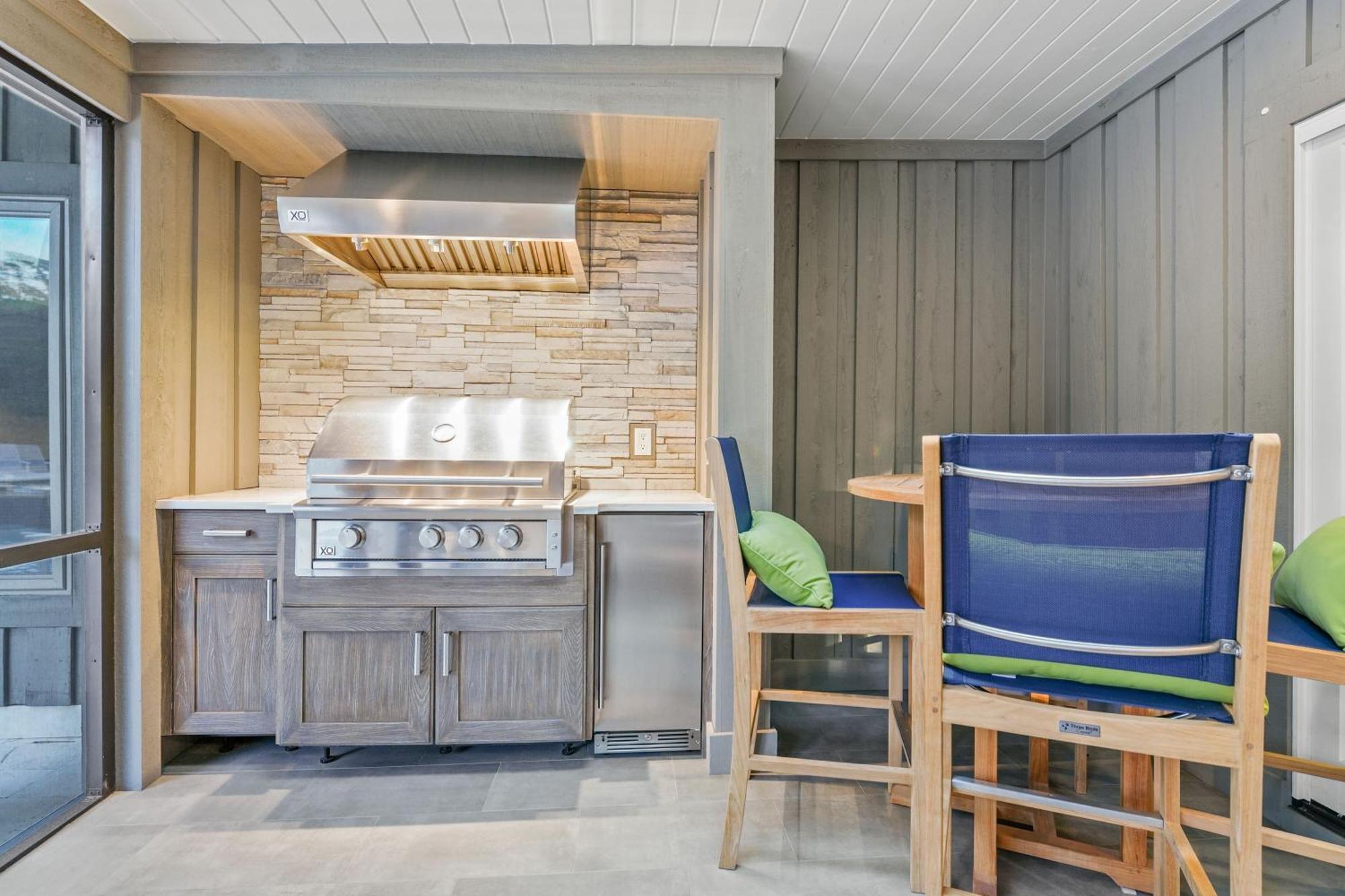 New Listing - Upscale Coastal Ranch - Private Pool & - 13 Planters Wood Ct *