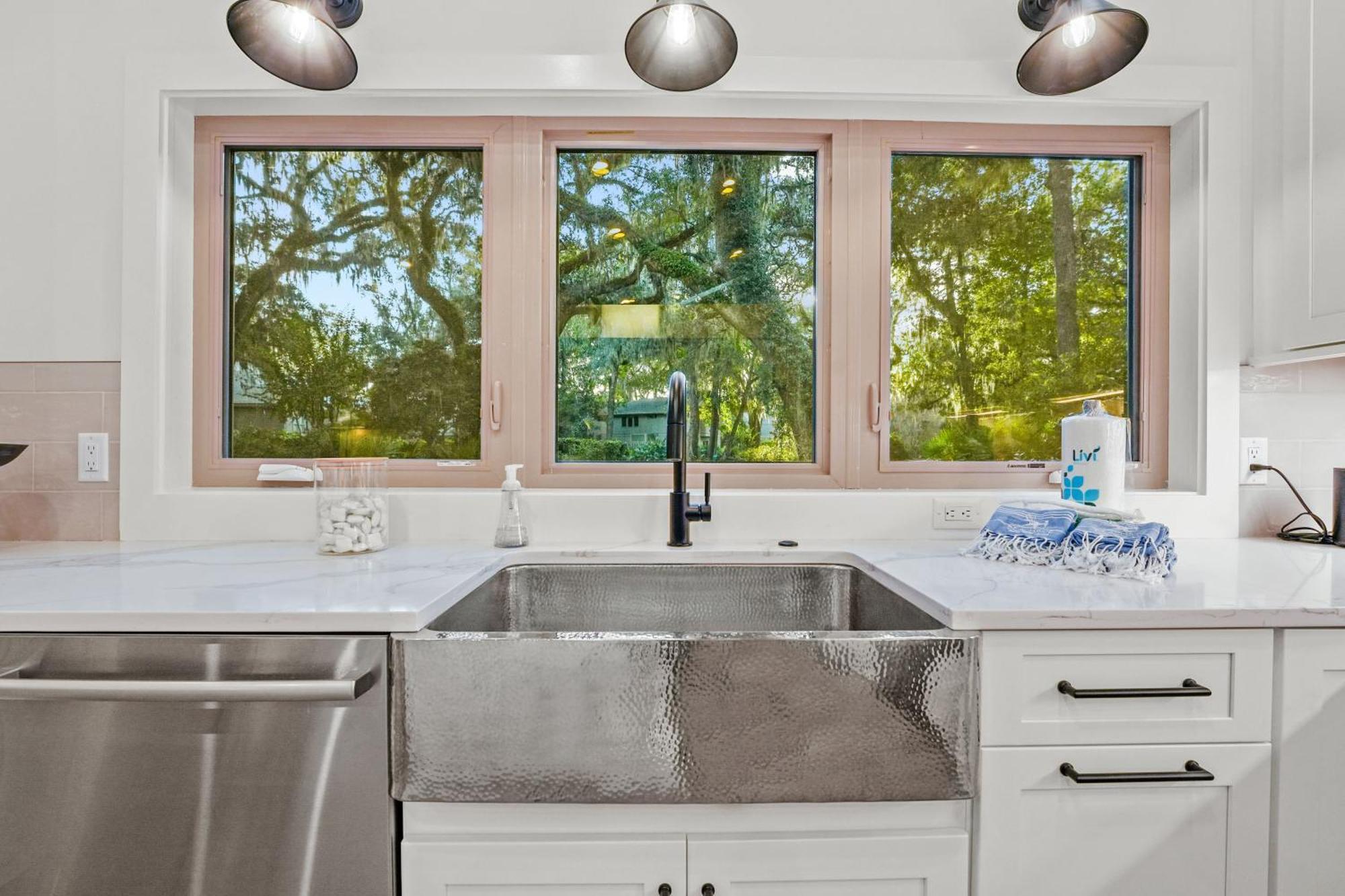 Holiday home New Listing - Upscale Coastal Ranch - Private Pool & - 13 Planters Wood Ct Hilton Head Island