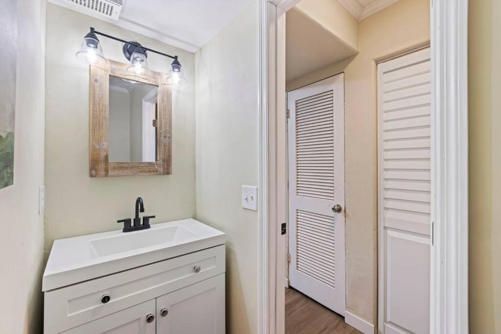#94 Bright 2bdr Pet Welcome Pool 2parking Baby Crib Apartment Hilton Head Island