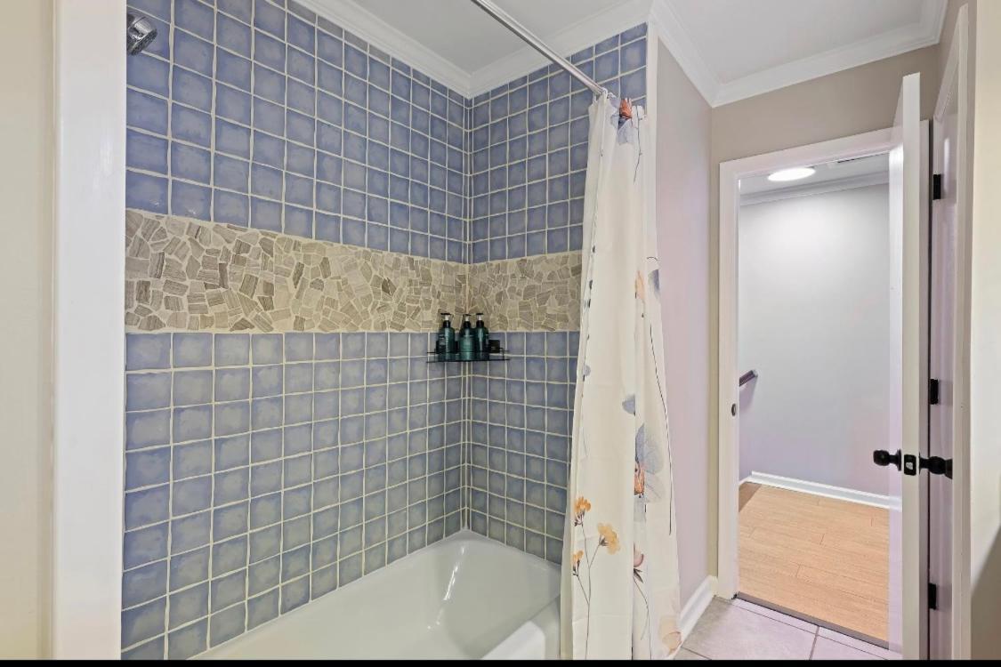 #81 Beautiful Large 2 Assigned Parking Pool Pet Friendly Near Apartment Hilton Head Island