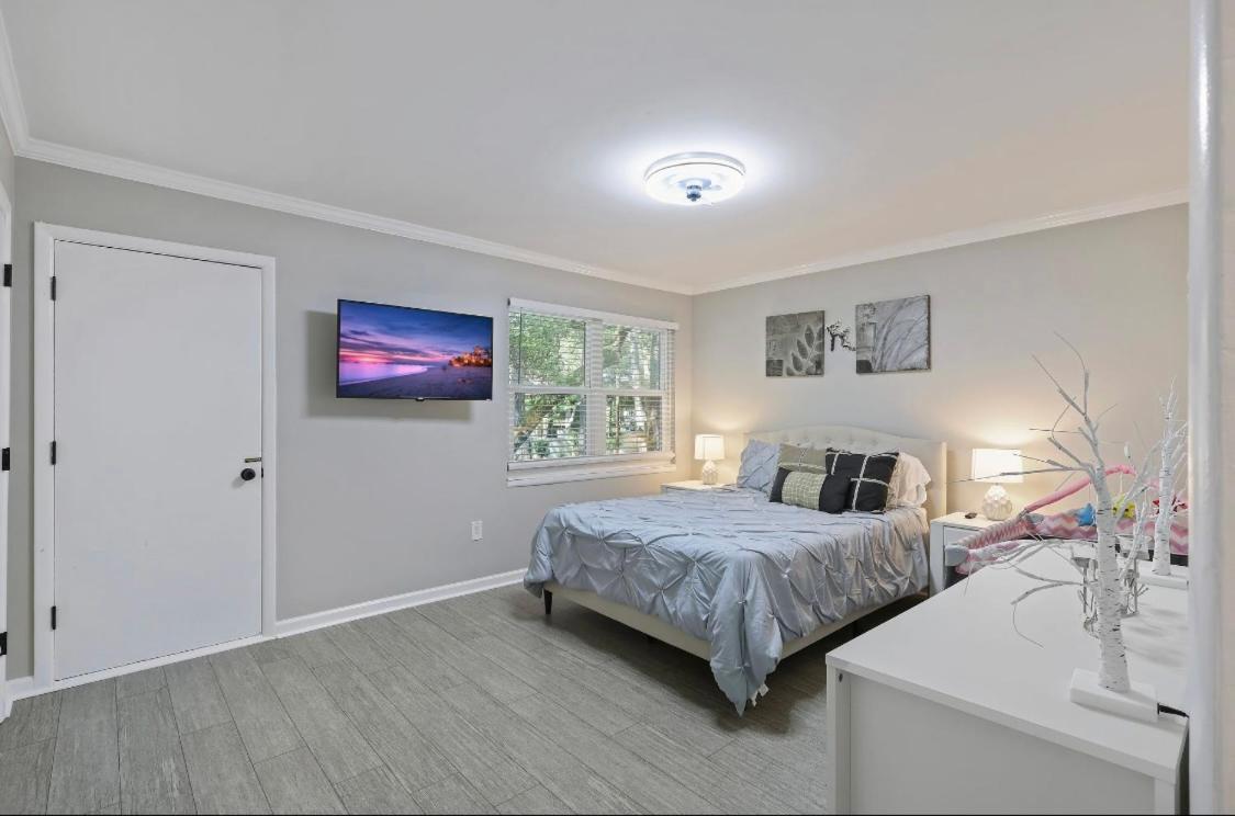 Apartment #81 Beautiful Large 2 Assigned Parking Pool Pet Friendly Near Hilton Head Island