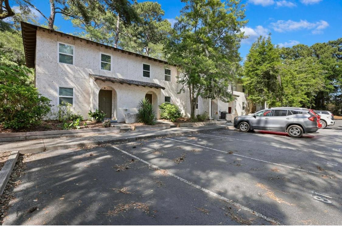 #81 Beautiful Large 2 Assigned Parking Pool Pet Friendly Near