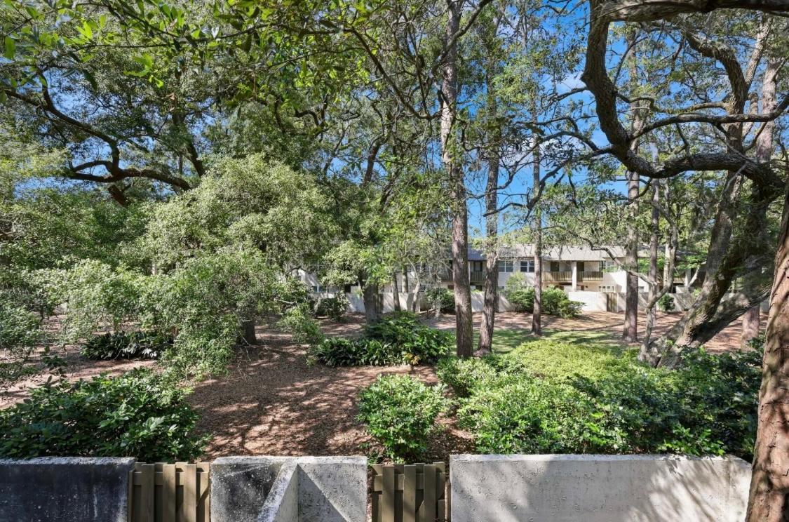 Apartment #81 Beautiful Large 2 Assigned Parking Pool Pet Friendly Near Hilton Head Island