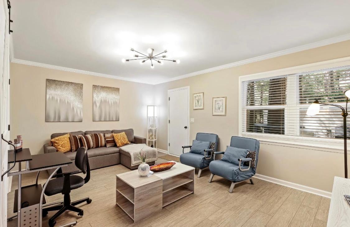 #81 Beautiful Large 2 Assigned Parking Pool Pet Friendly Near *