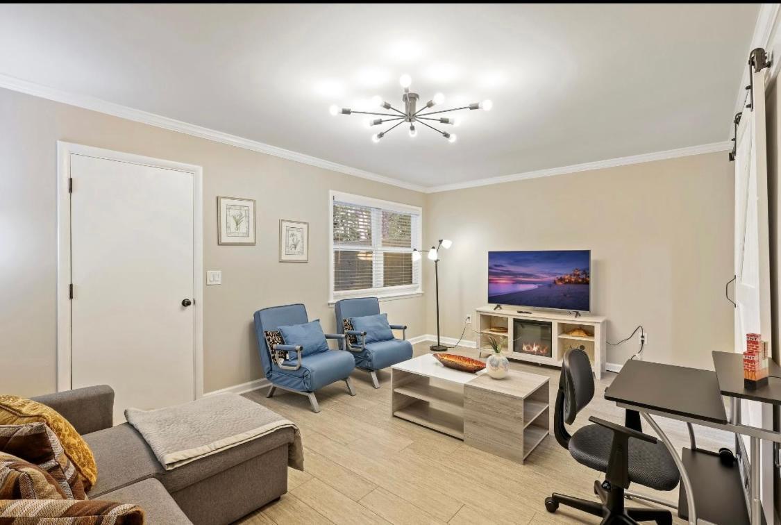 #81 Beautiful Large 2 Assigned Parking Pool Pet Friendly Near *