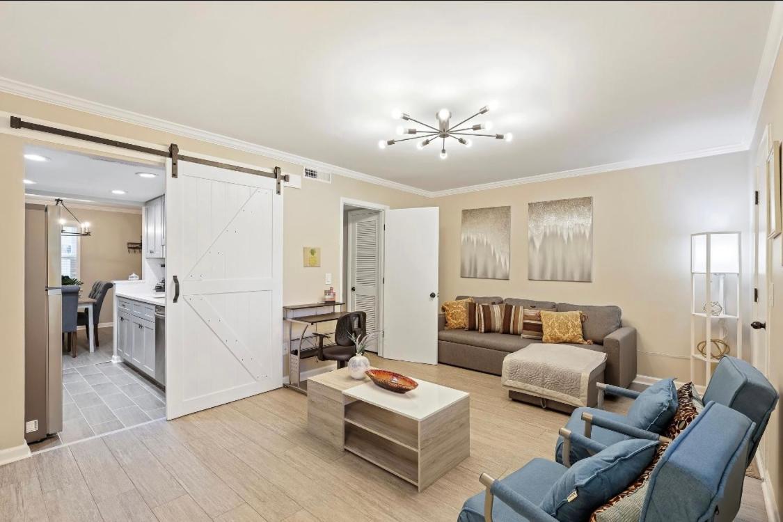 #81 Beautiful Large 2 Assigned Parking Pool Pet Friendly Near
