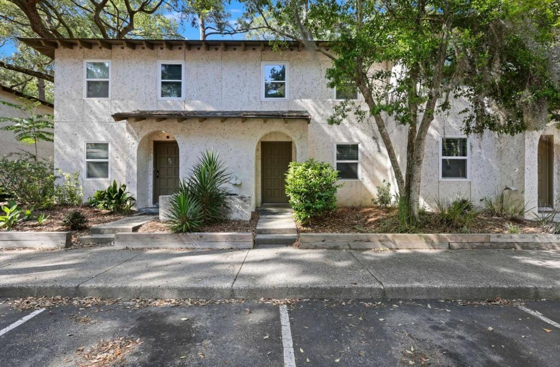 #81 Beautiful Large 2 Assigned Parking Pool Pet Friendly Near Apartment *