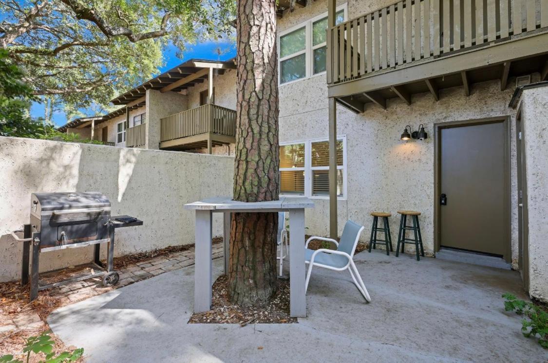 #81 Beautiful Large 2 Assigned Parking Pool Pet Friendly Near *