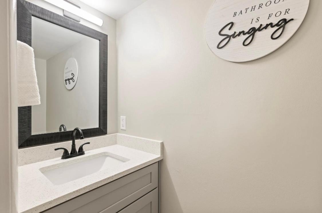 Apartment #81 Beautiful Large 2 Assigned Parking Pool Pet Friendly Near Hilton Head Island