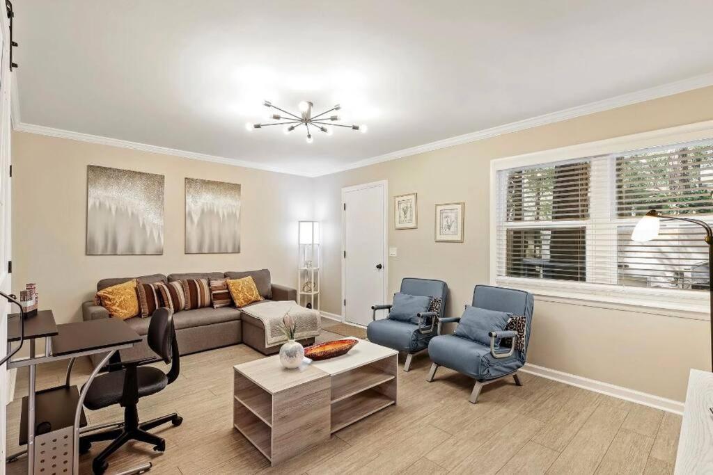 #81 Beautiful Large 2 Assigned Parking Pool Pet Friendly Near *