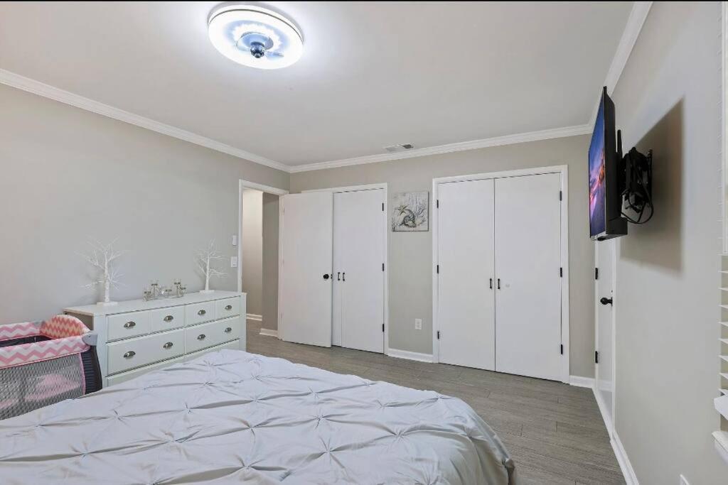 #81 Beautiful Large 2 Assigned Parking Pool Pet Friendly Near *