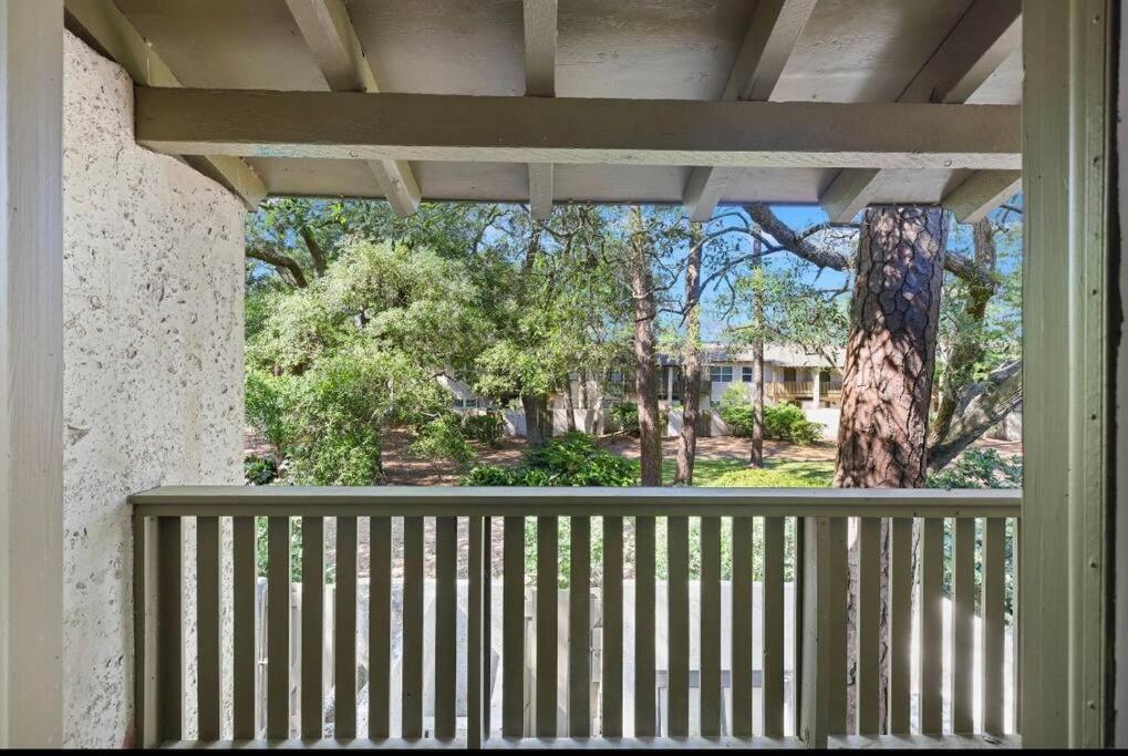 Apartment #81 Beautiful Large 2 Assigned Parking Pool Pet Friendly Near *