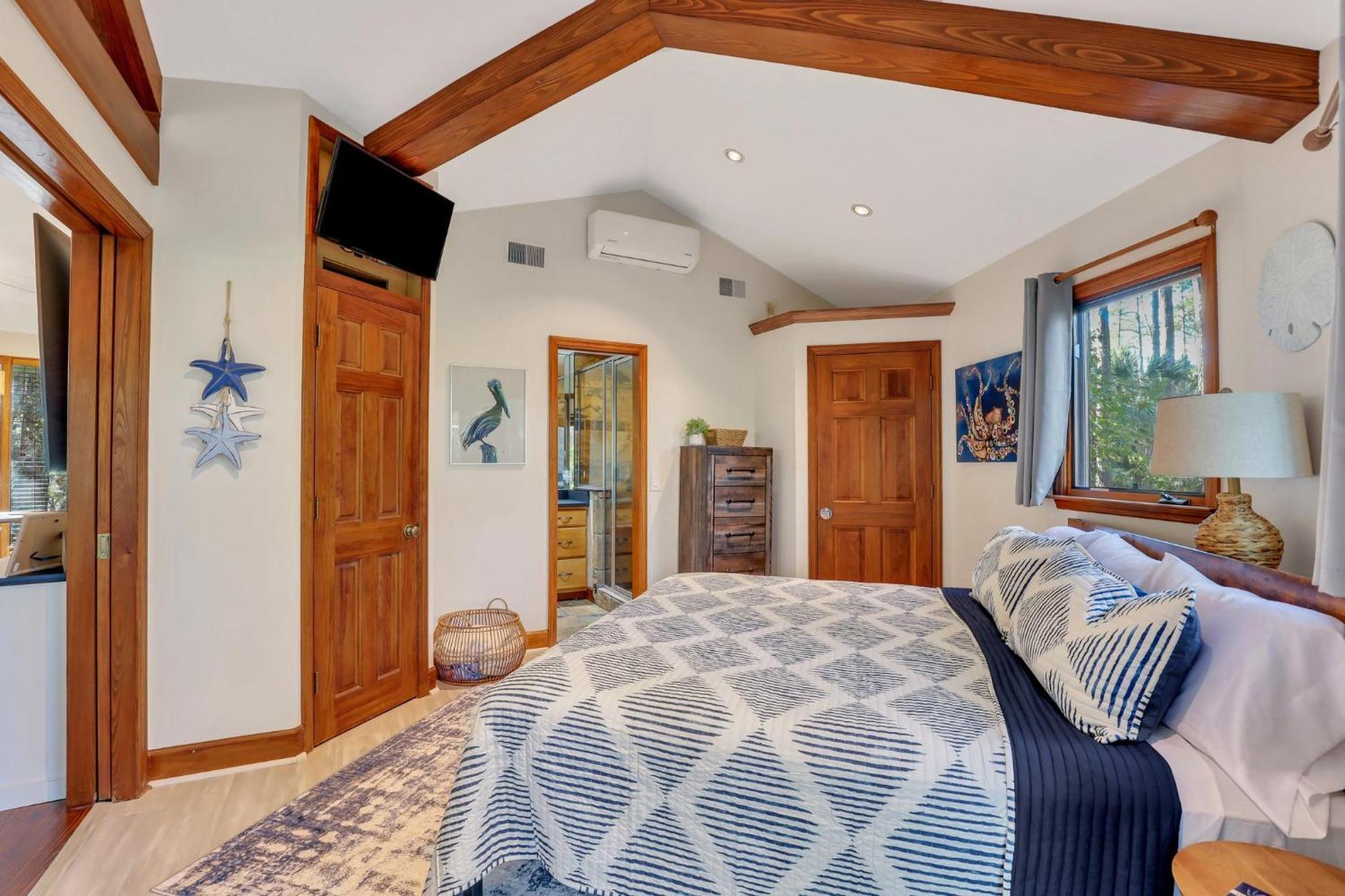 A Magical Treehouse By The Sea! Villa