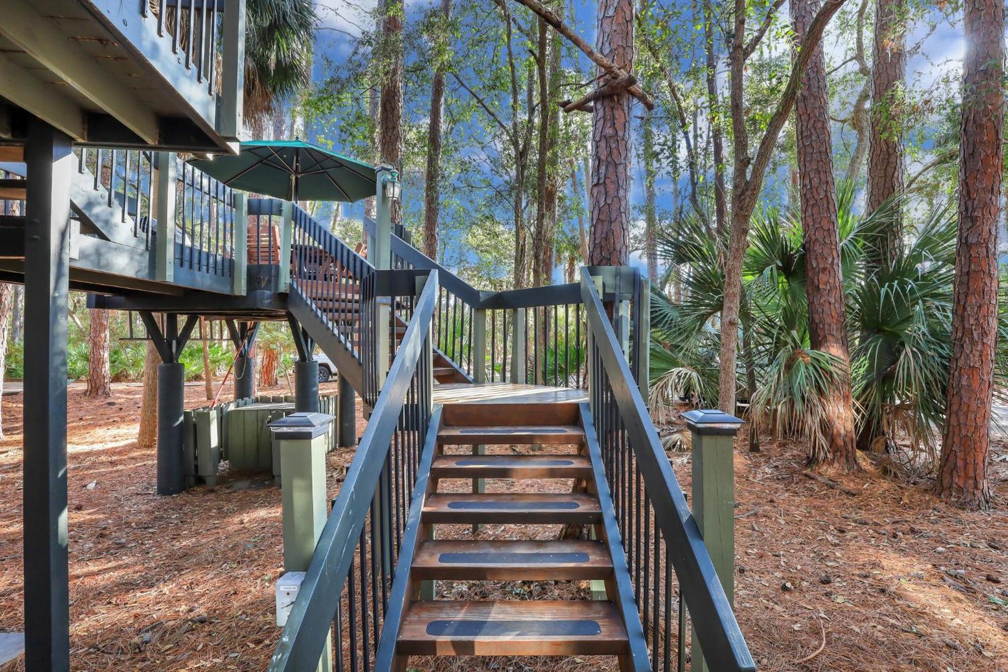 A Magical Treehouse By The Sea! Villa