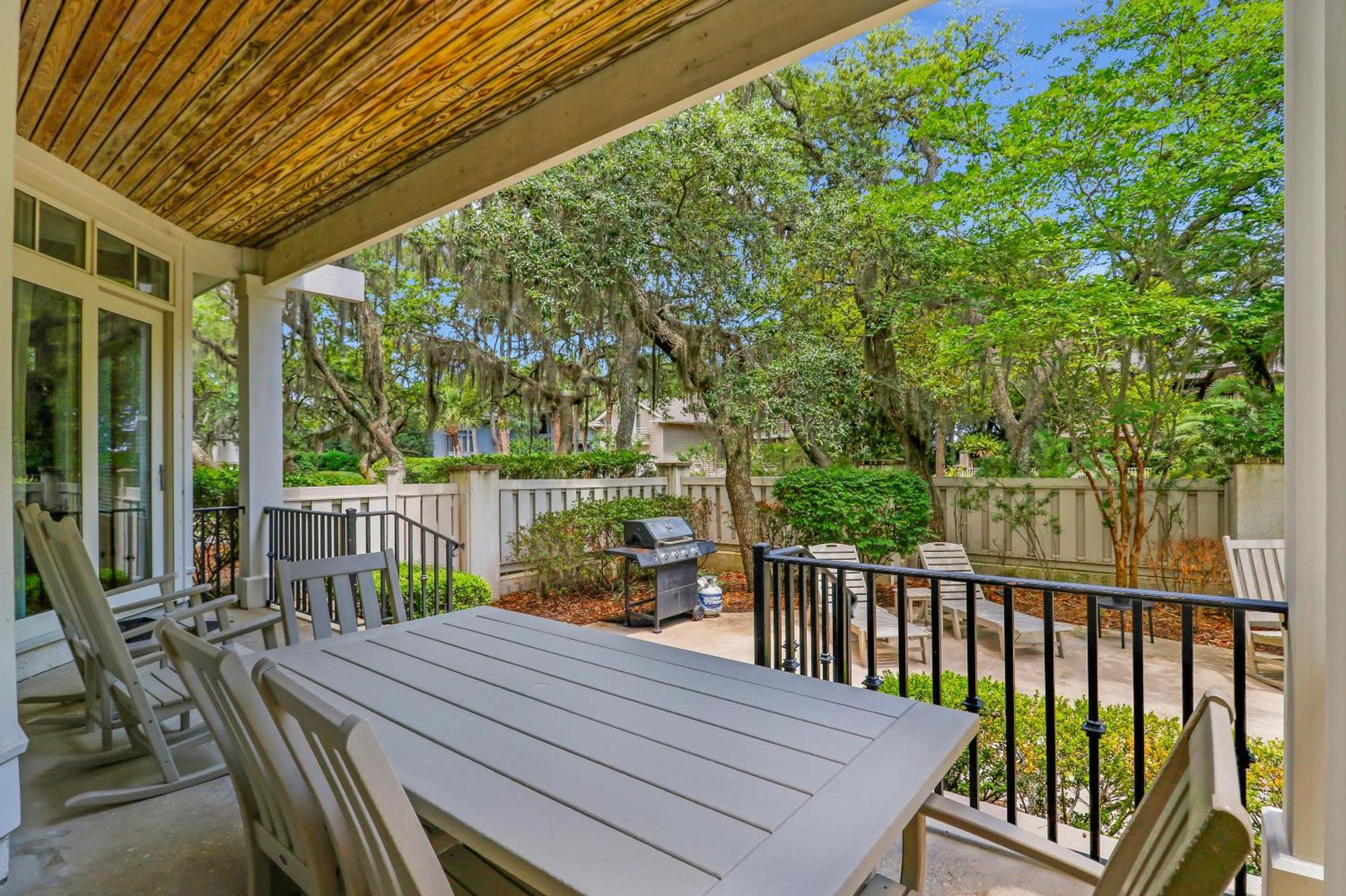 30 Ruddy Turnstone | Ruddy Retreat