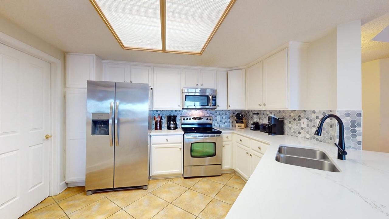 Villa 5506 Hampton Place South *