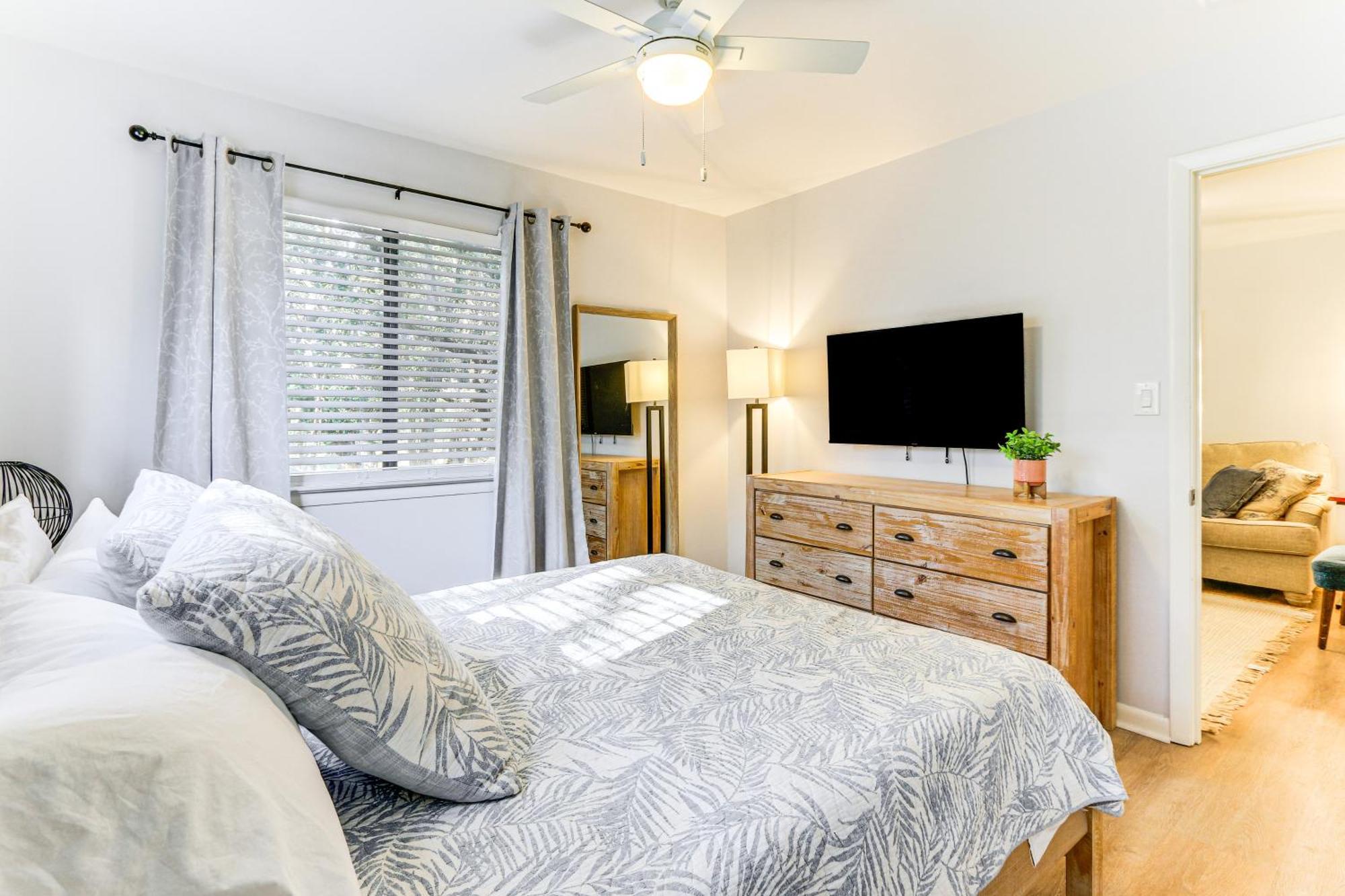 Apartment Oasis, 2 Blocks To