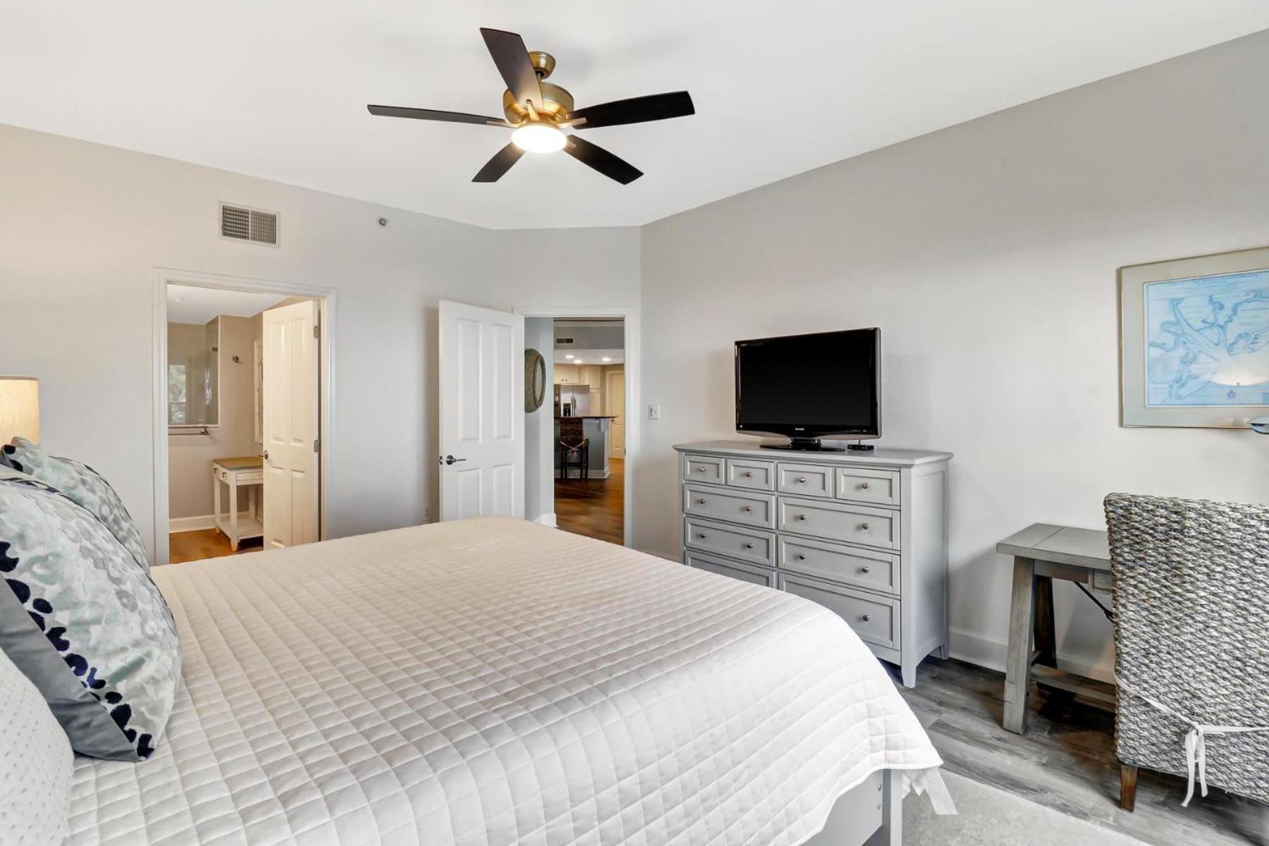 5305 Hampton Place Villa