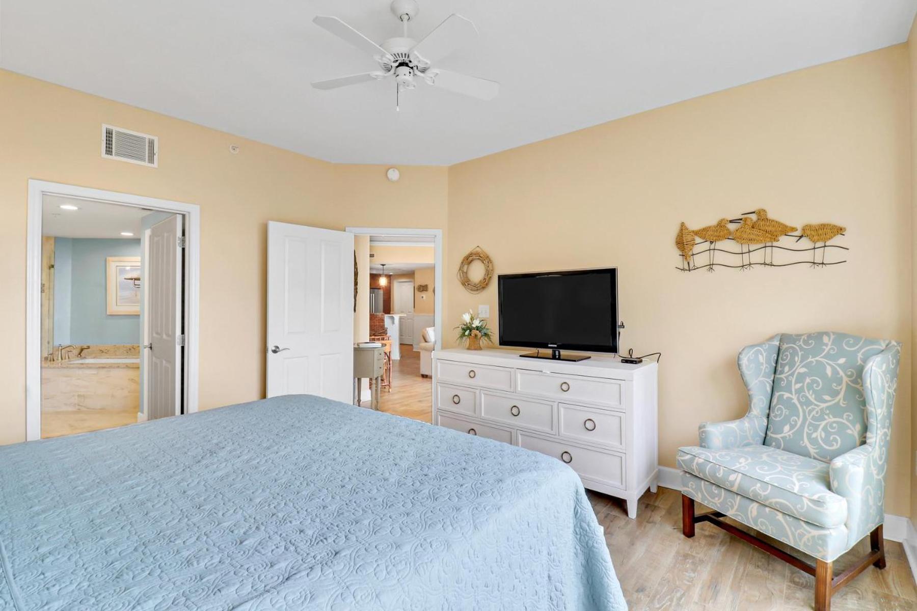 5303 Hampton Place Villa *