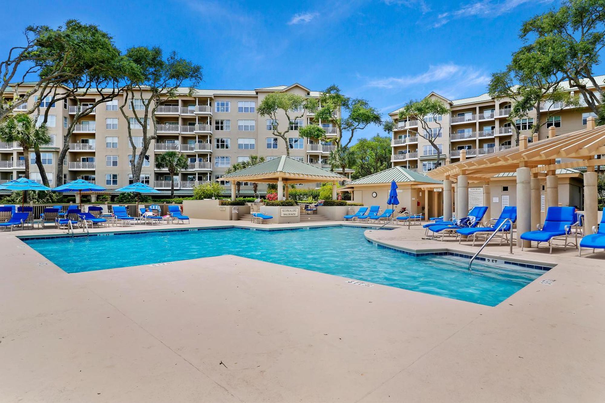 5303 Hampton Place Villa *