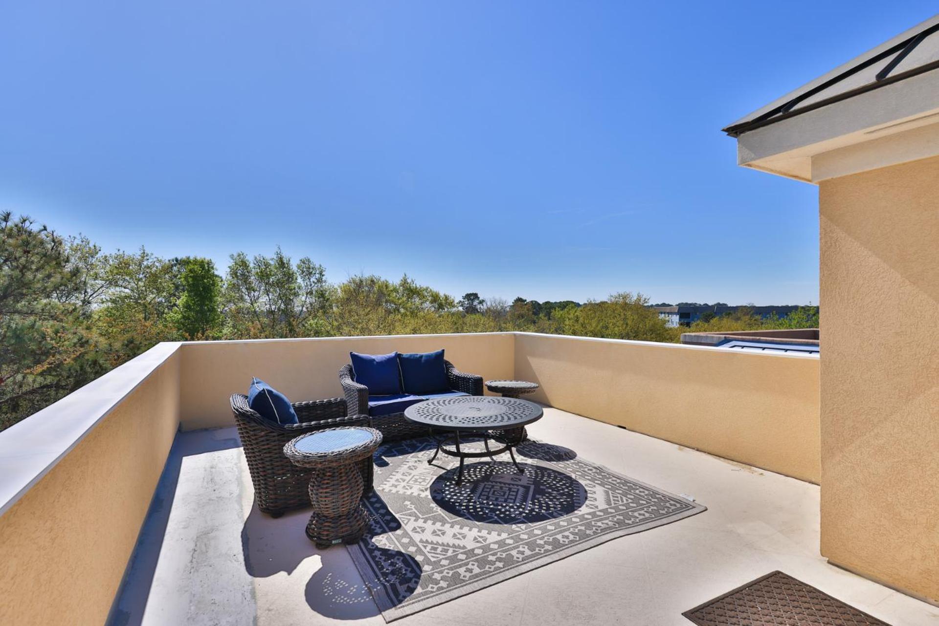 New Listing! Luxury 6 Bedroom 8 Ba Private Heated Pool 3 Kings 2 Queens 8 Twins Day Bed Upscale Decor Hilton Head Island