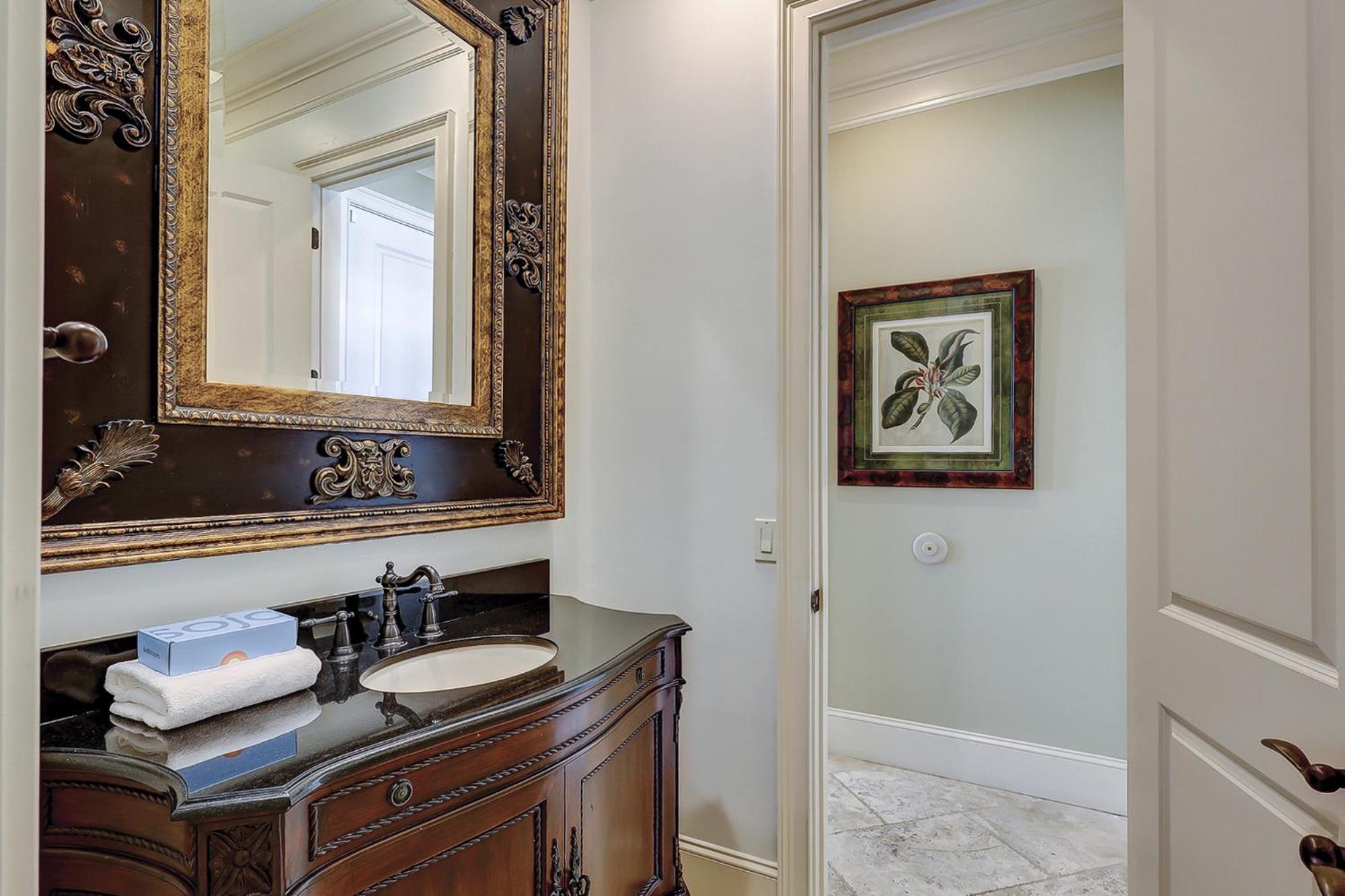 New Listing! Luxury 6 Bedroom 8 Ba Private Heated Pool 3 Kings 2 Queens 8 Twins Day Bed Upscale Decor Holiday home Hilton Head Island
