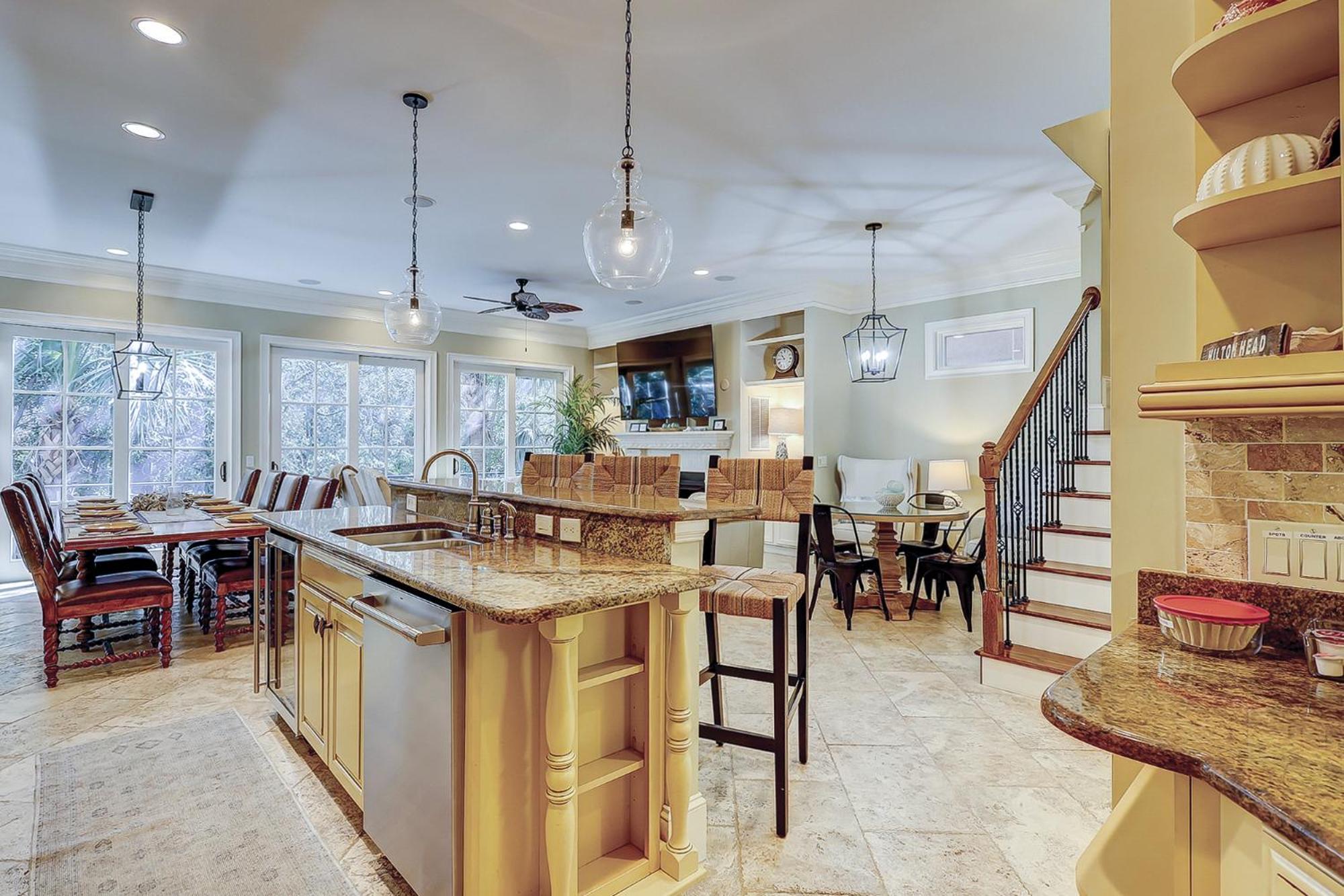 New Listing! Luxury 6 Bedroom 8 Ba Private Heated Pool 3 Kings 2 Queens 8 Twins Day Bed Upscale Decor Holiday home Hilton Head Island