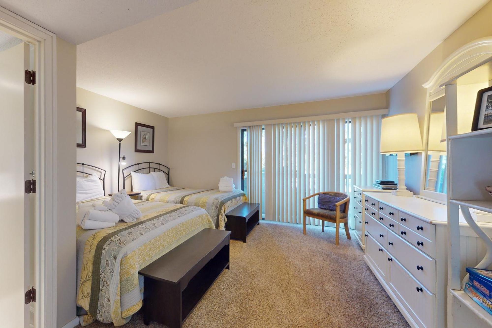 Hickory Cove 18 *