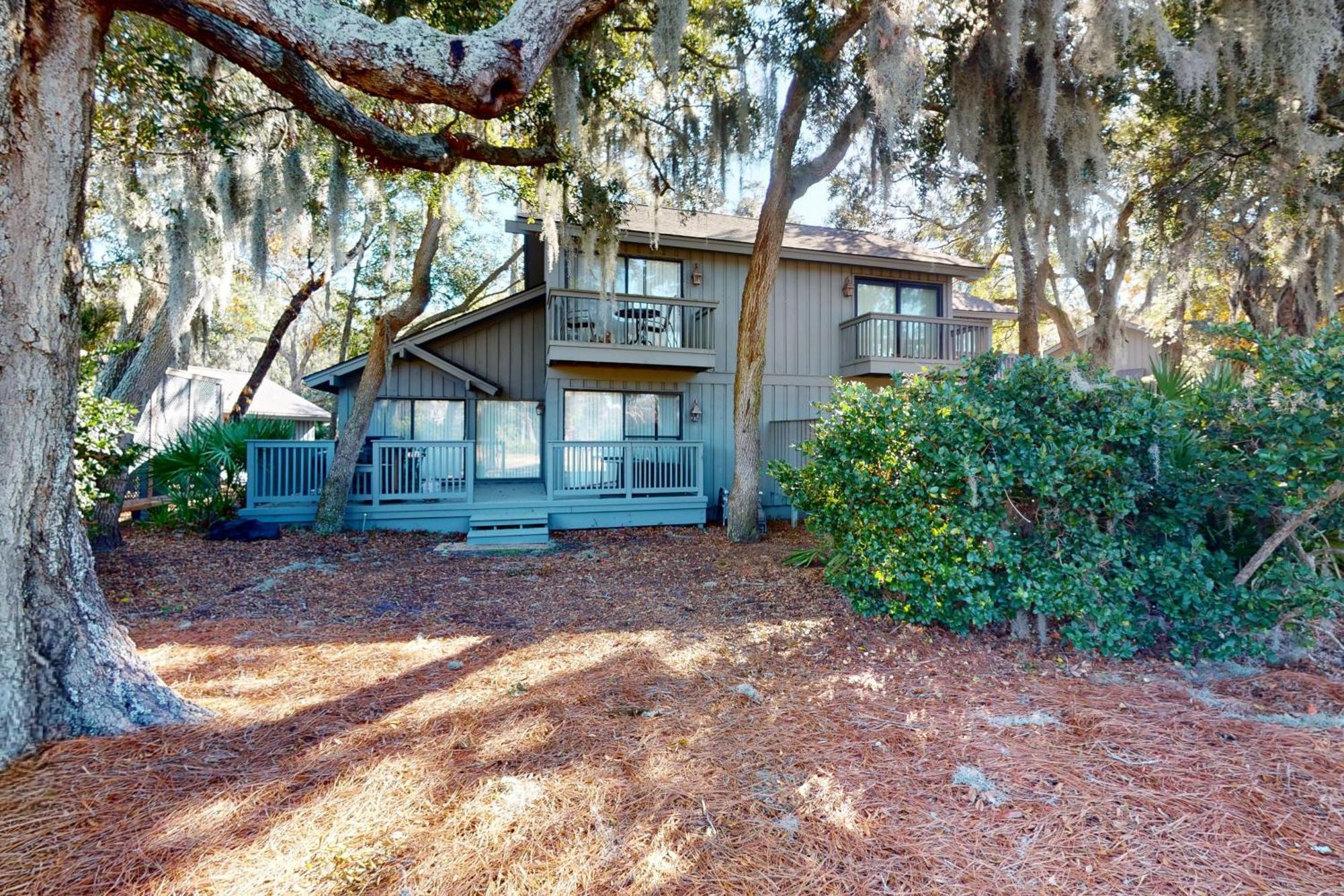 Hickory Cove 18