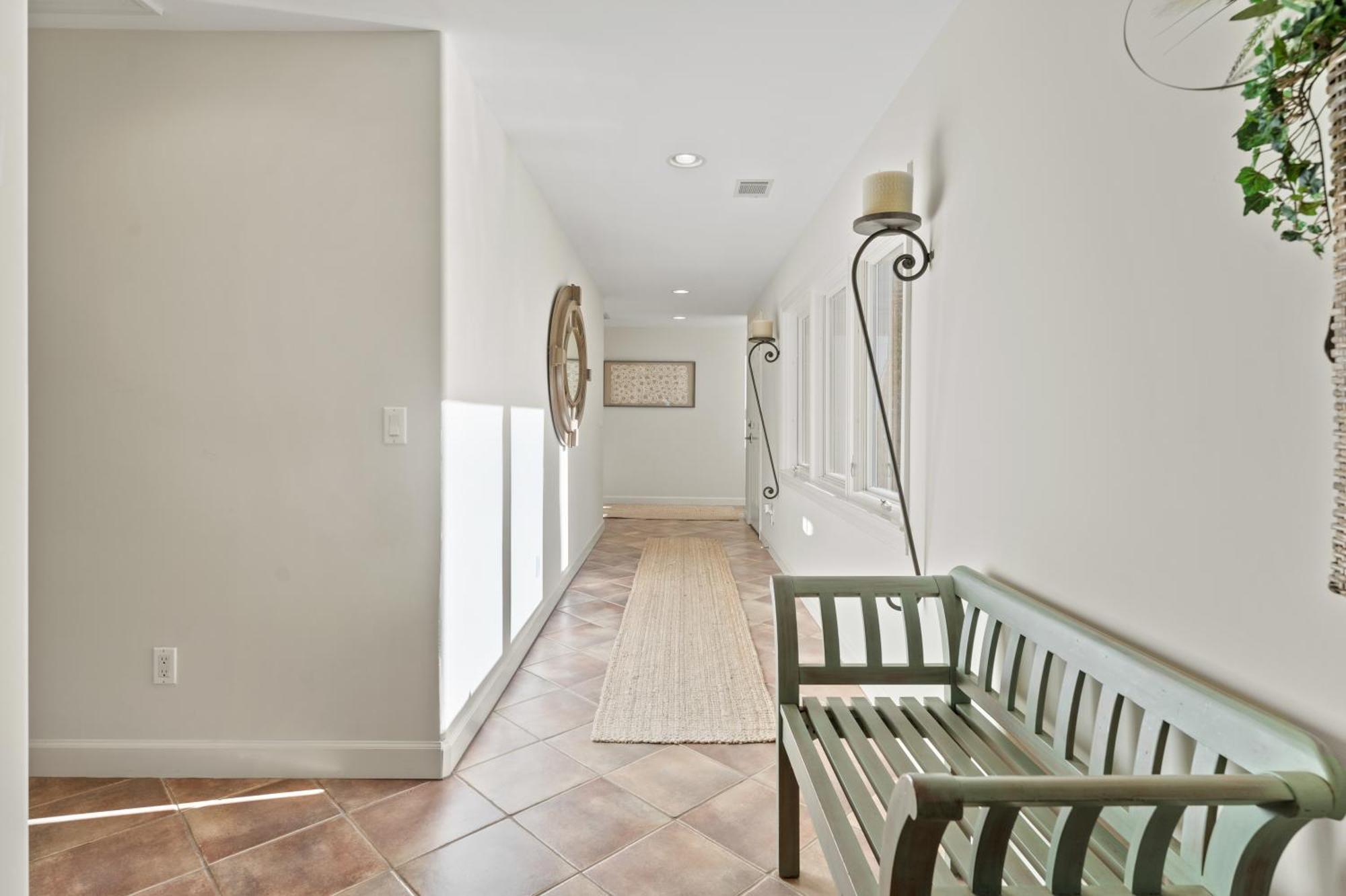 Holiday home New Listing - 3rd Row - Pool - - Golf Course - Lagoon - 8 Lagoon Rd *