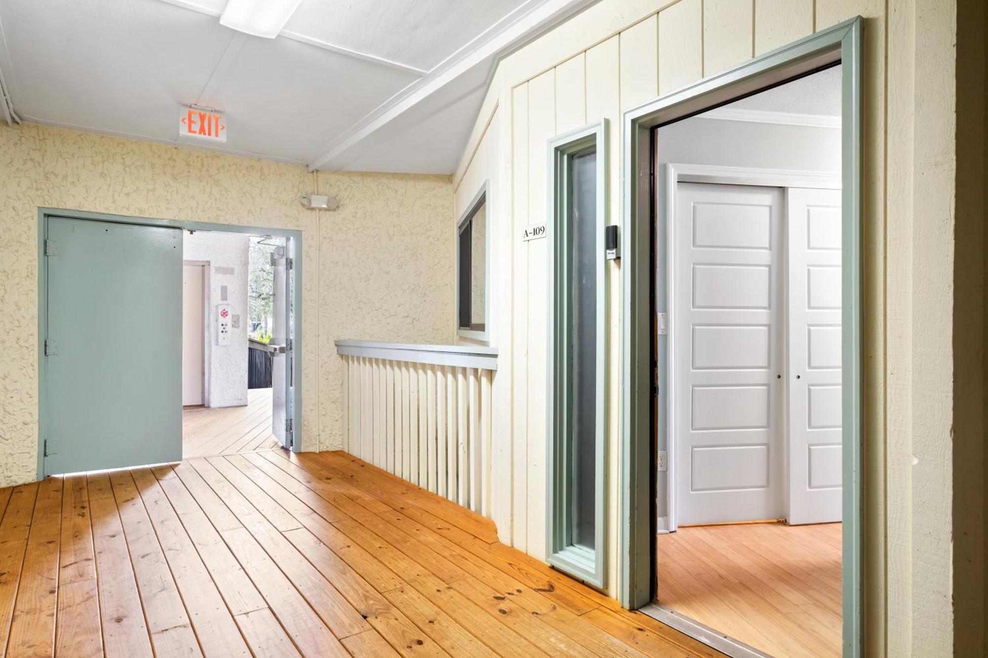 Aparthotel 5 Min Walk To The 1st Floor Sleeps 4