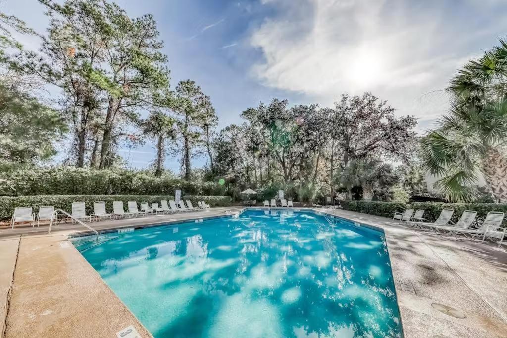Luxury Updated One Br Walk To The Pool & Free Tennis Walk To 60 Shops & Restaurants Hilton Head Island