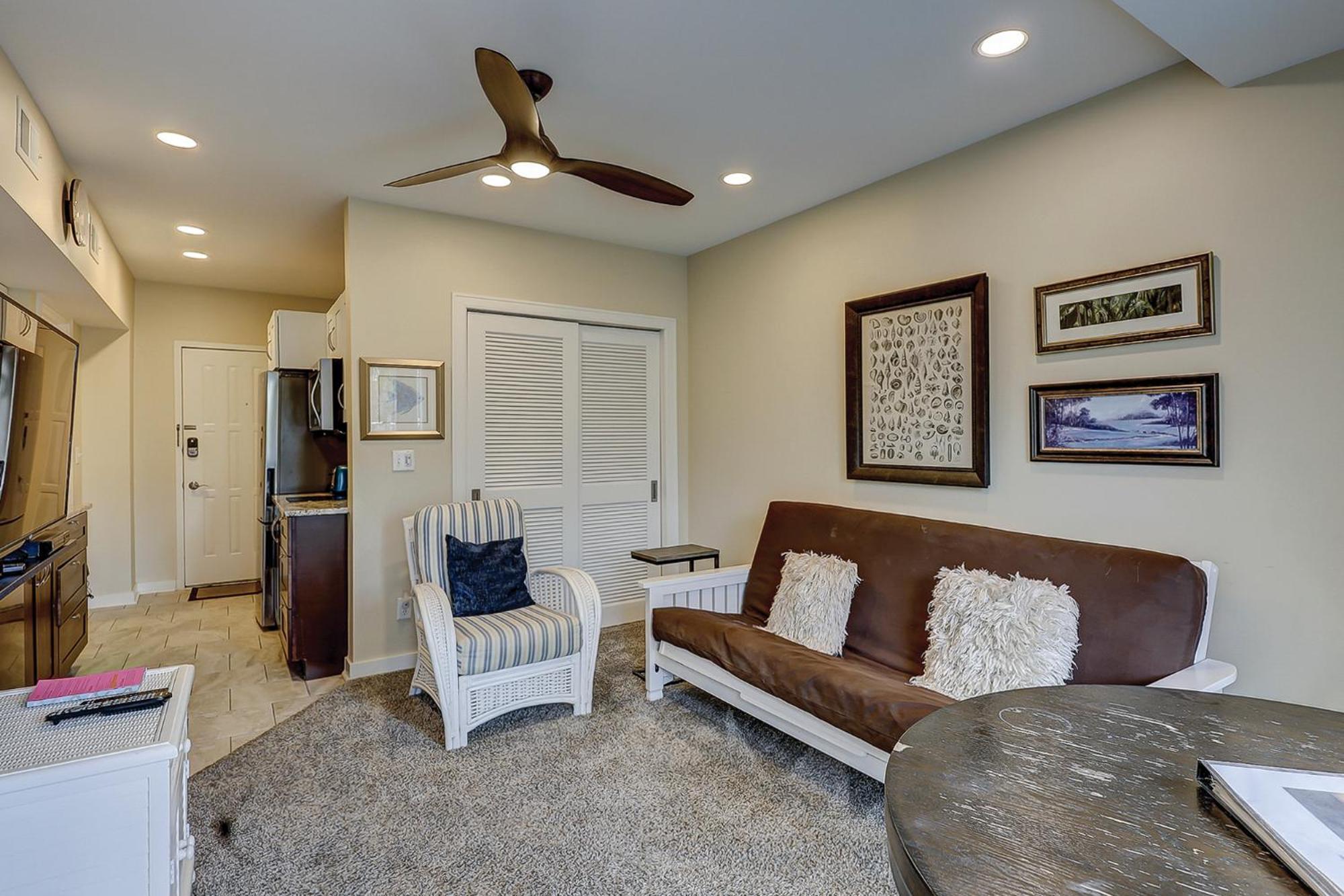 Luxury Updated One Br Walk To The Pool & Free Tennis Walk To 60 Shops & Restaurants
