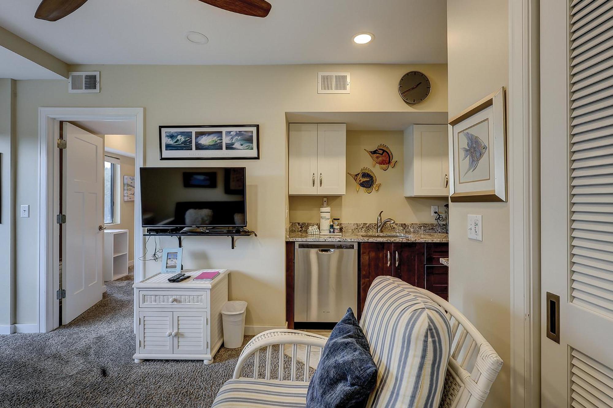 Luxury Updated One Br Walk To The Pool & Free Tennis Walk To 60 Shops & Restaurants Holiday home *