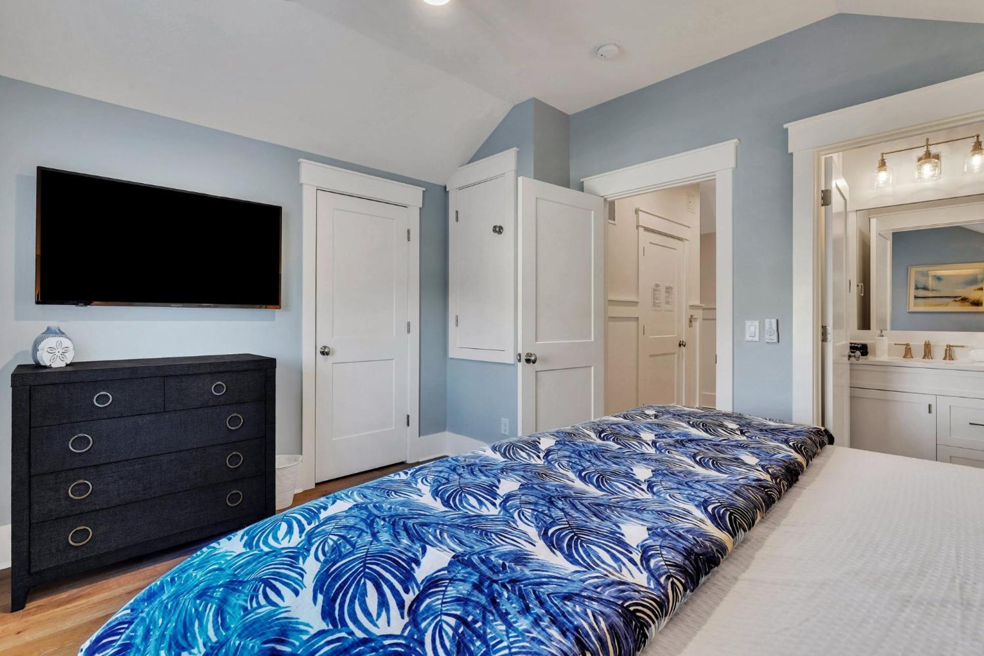 73 Sandcastle Court Pool Elevator Walk To The