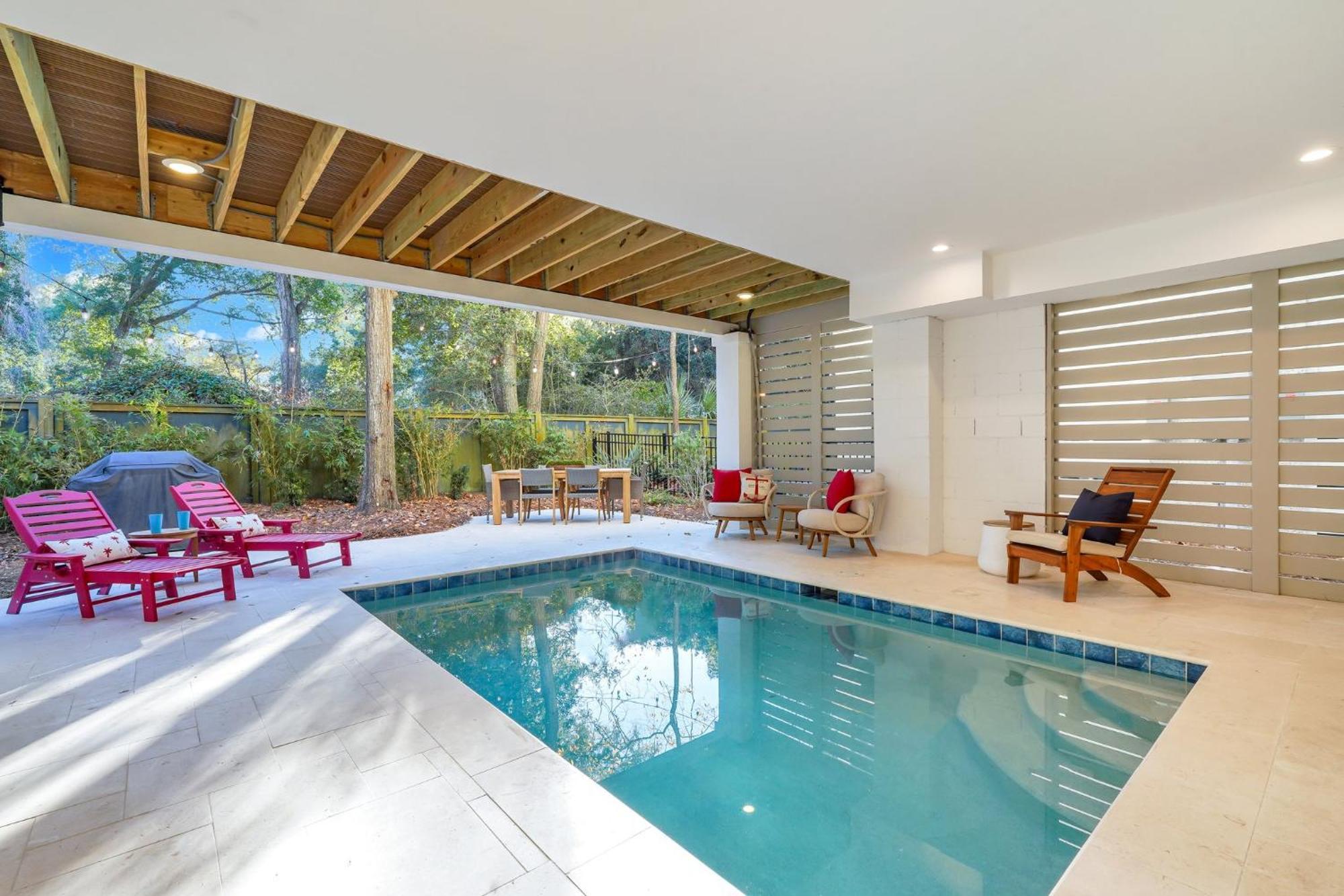 73 Sandcastle Court Pool Elevator Walk To The Holiday home *