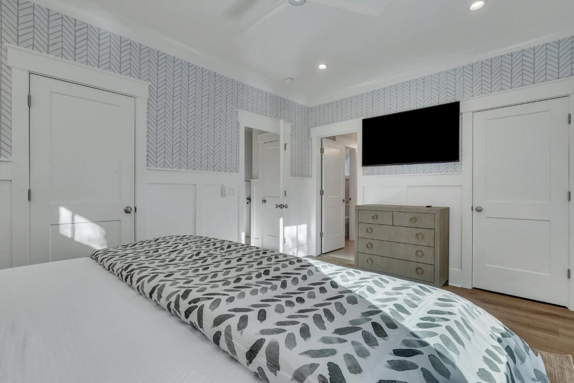 73 Sandcastle Court Pool Elevator Walk To The Holiday home *