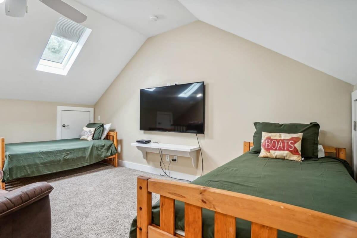 Villa 3 Story - Bonus Upstairs *