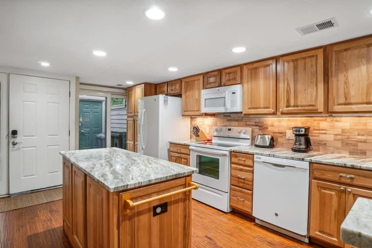 3 Story - Bonus Upstairs Villa *