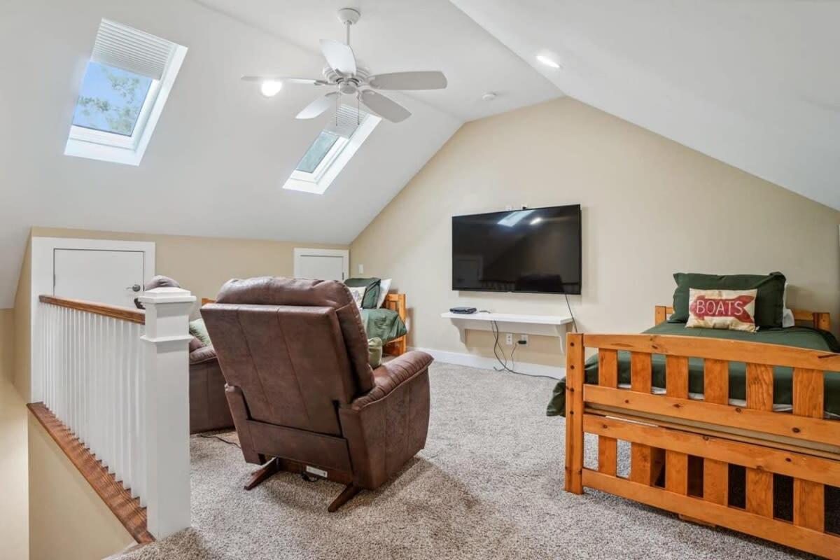 Villa 3 Story - Bonus Upstairs