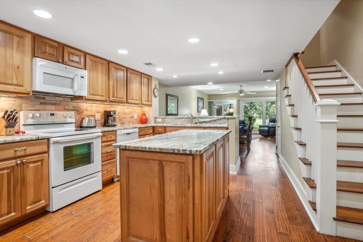 3 Story - Bonus Upstairs *