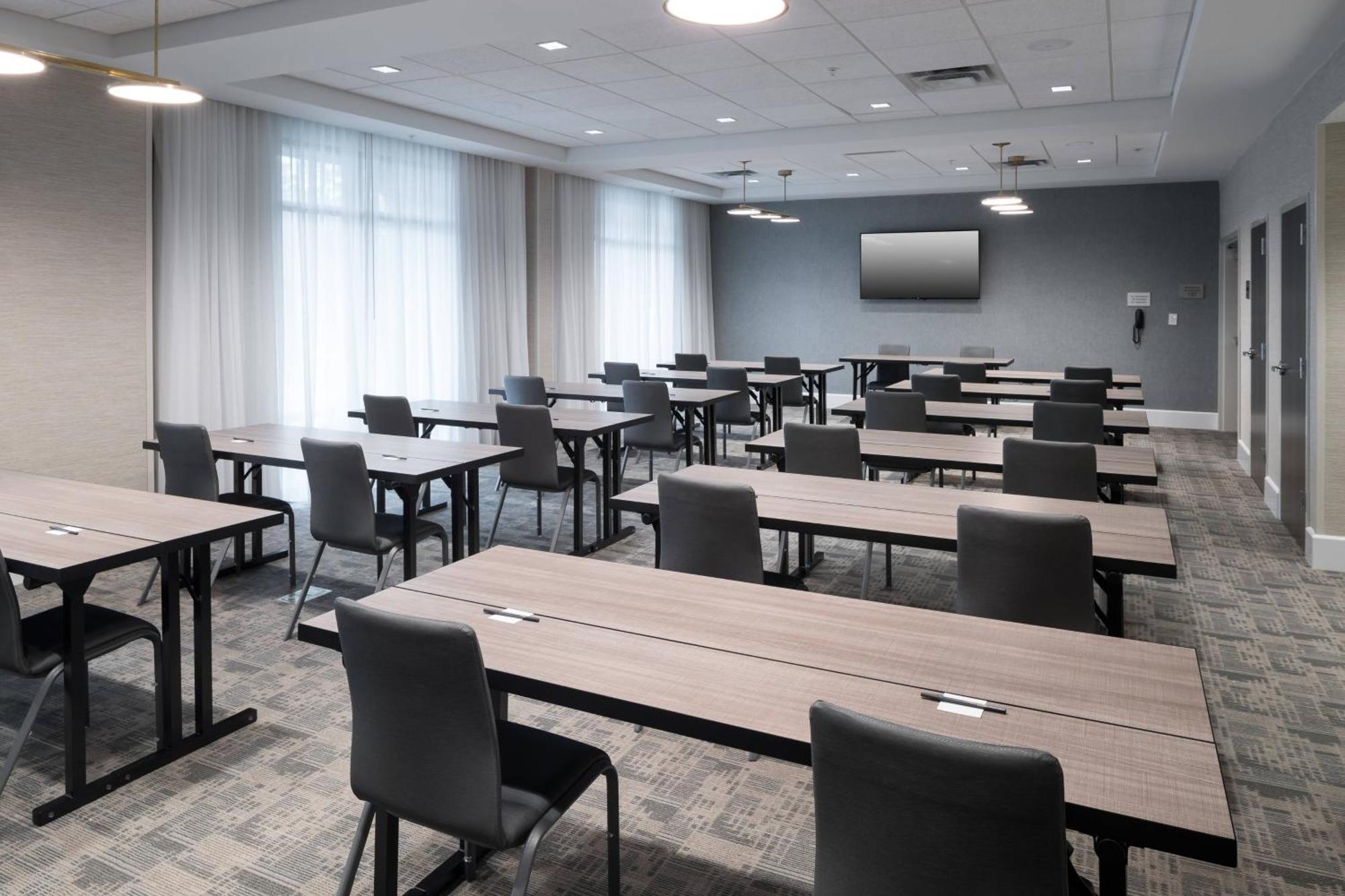 Courtyard By Marriott Hotel
