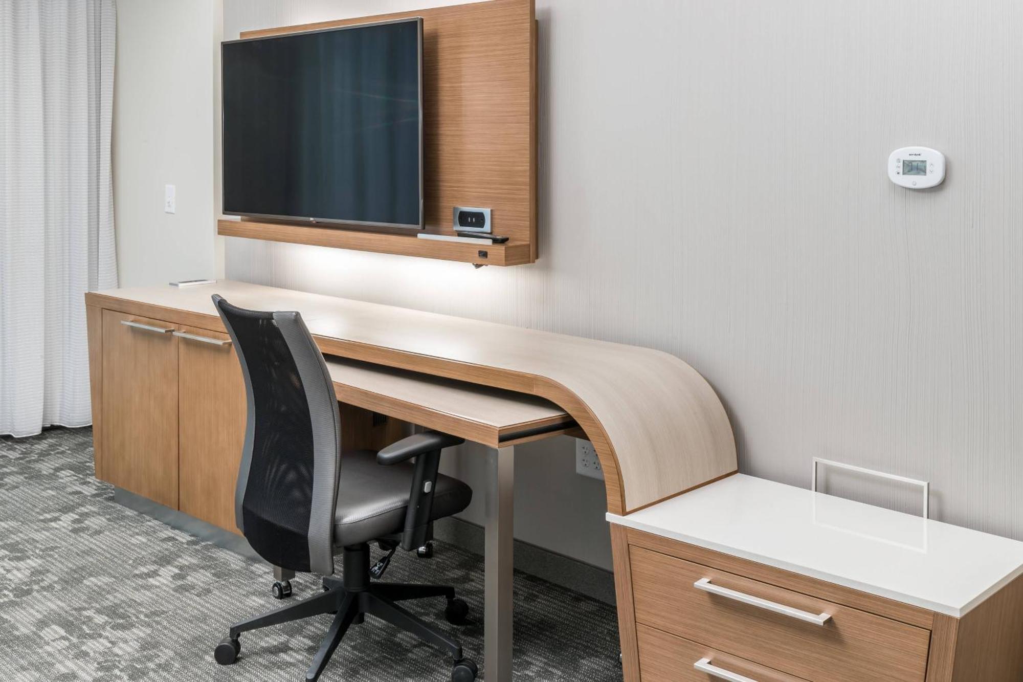 Courtyard By Marriott Hotel
