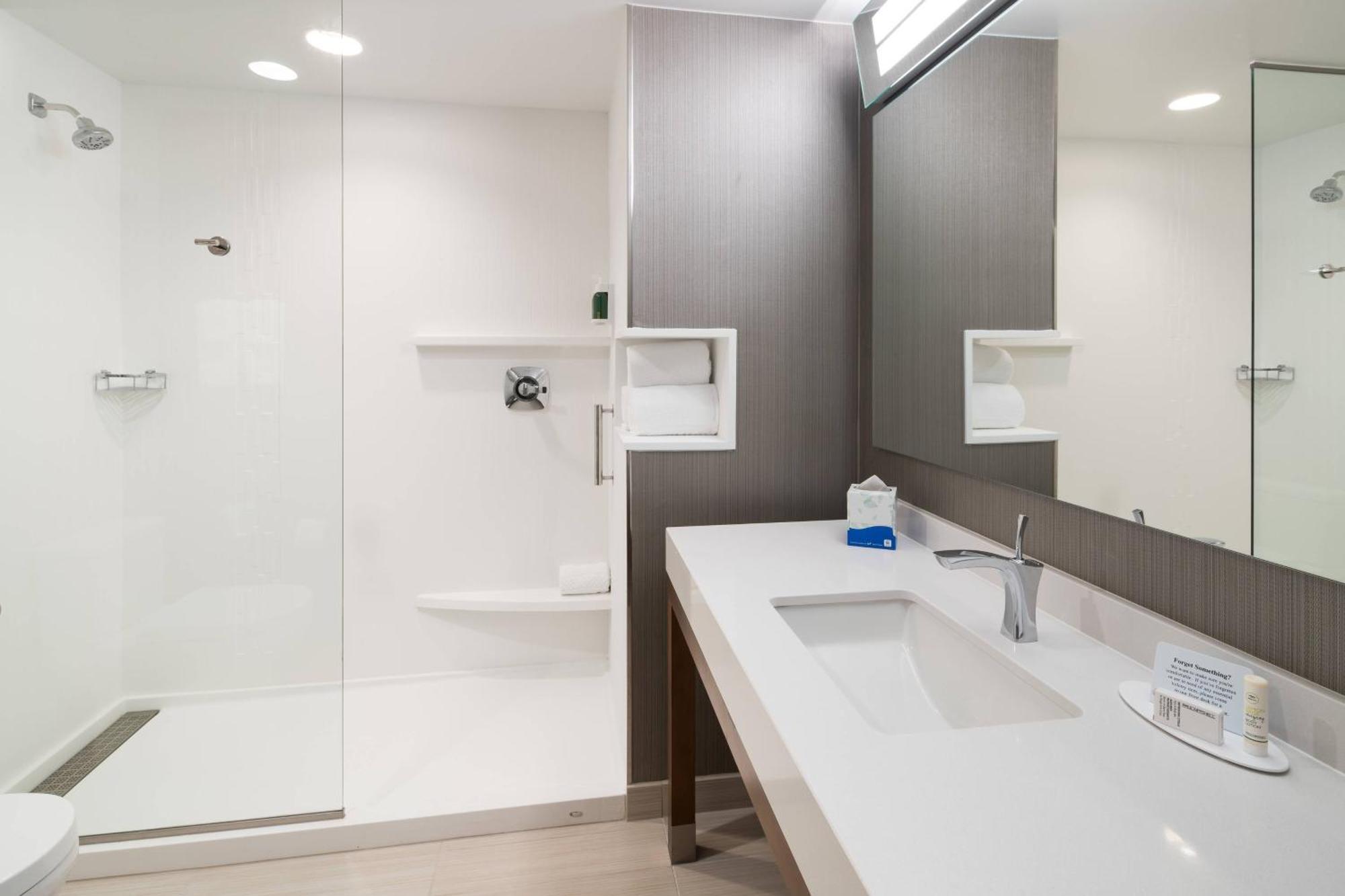 Courtyard By Marriott Hotel