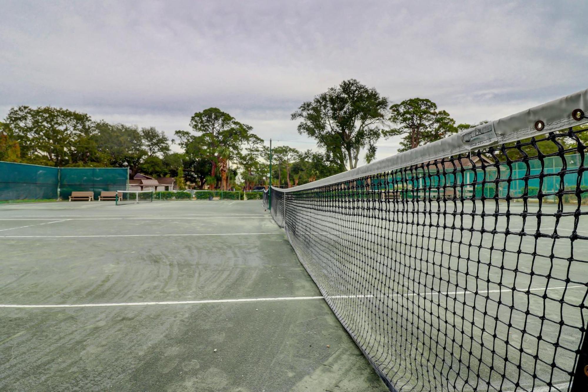 New Finishing Touches Added ! Walk To The Salty Dog South Sleeps 4 Sea Pines *