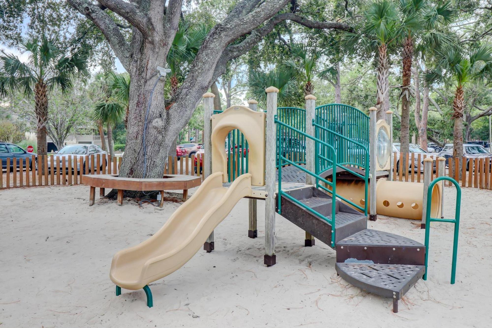 New Finishing Touches Added ! Walk To The Salty Dog South Sleeps 4 Sea Pines Hilton Head Island