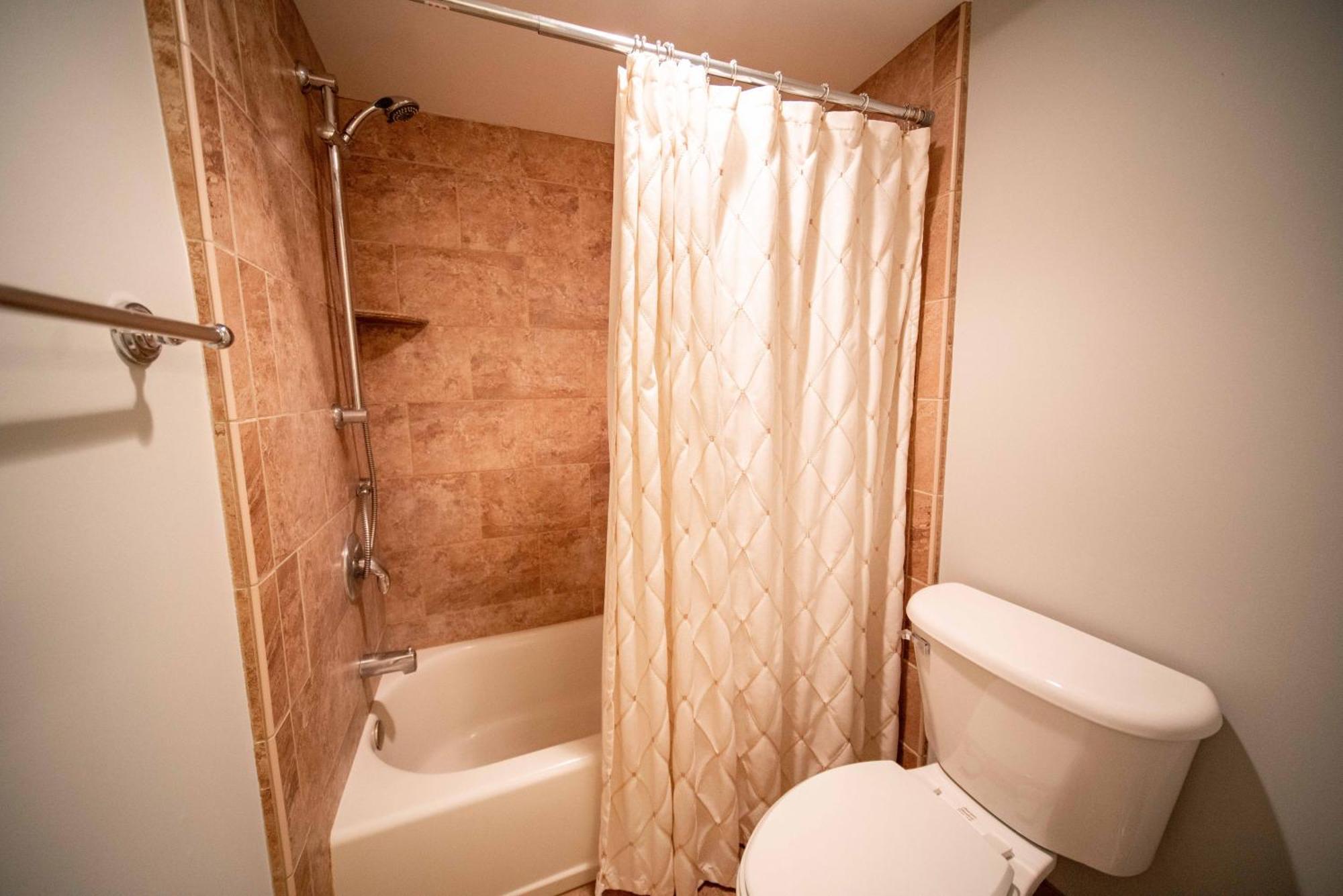New Finishing Touches Added ! Walk To The Salty Dog South Sleeps 4 Sea Pines *